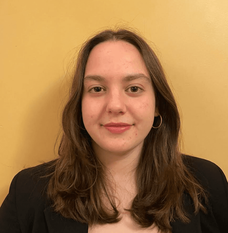 Victoria Pizzuro headshot