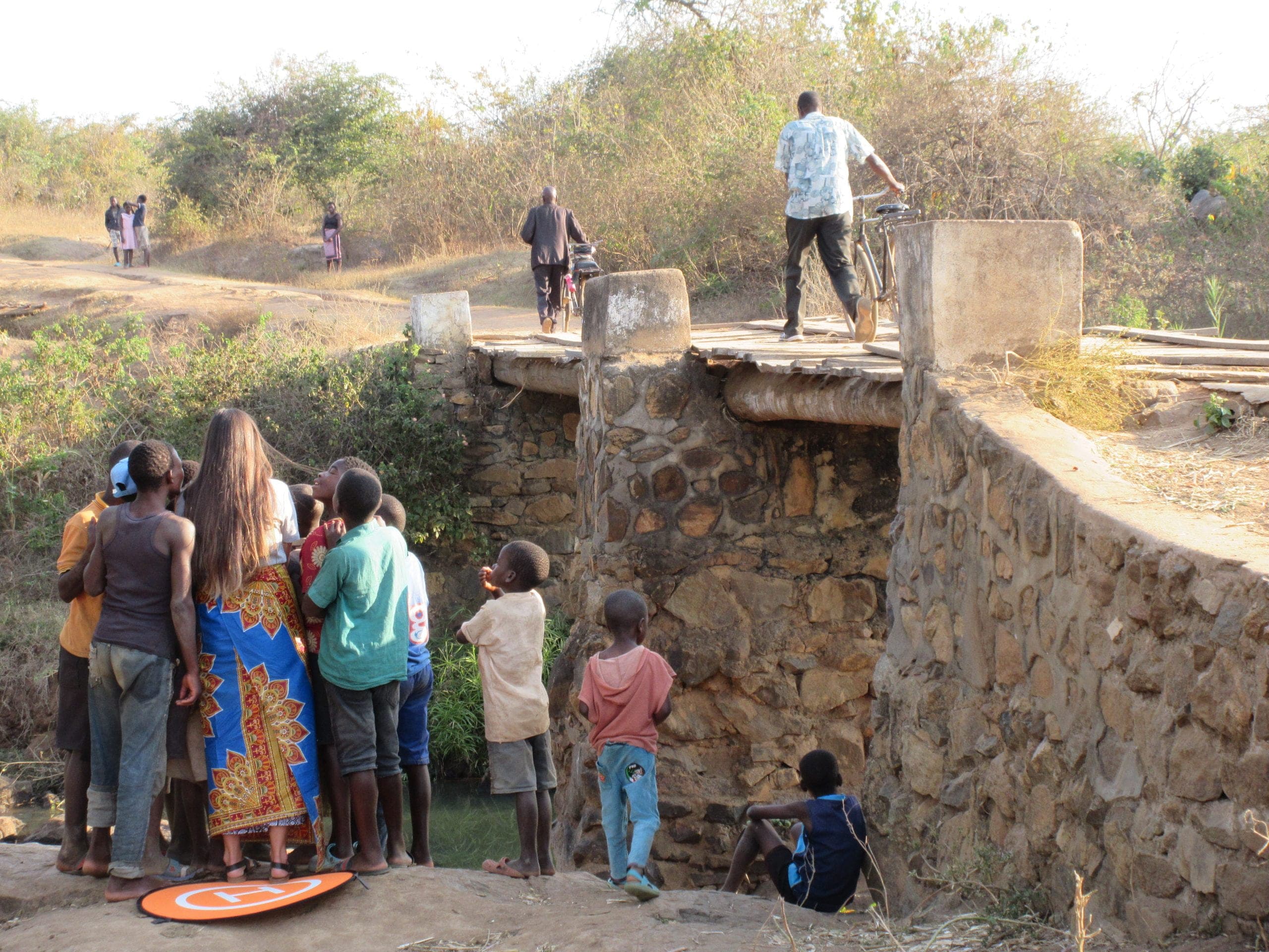 Children collecting water in Malawi